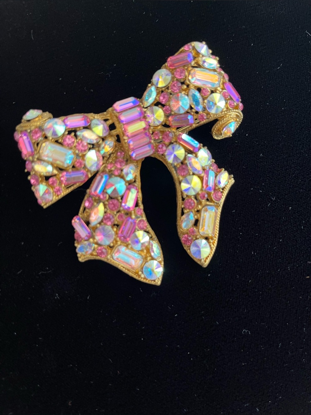 Vintage Thelma
Deutsch Bow Brooch Pin Multicolor Pink
Glass Rhinestone Large